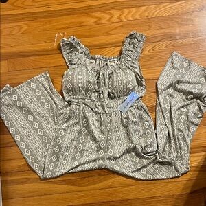 🌟NWT🌟Entro Patterned Gray Jumpsuit